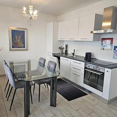 Appartement Belinda By Fewotessin