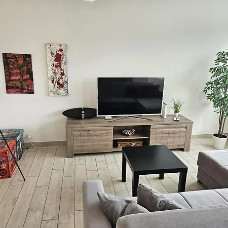 Belinda By Fewotessin Apartment